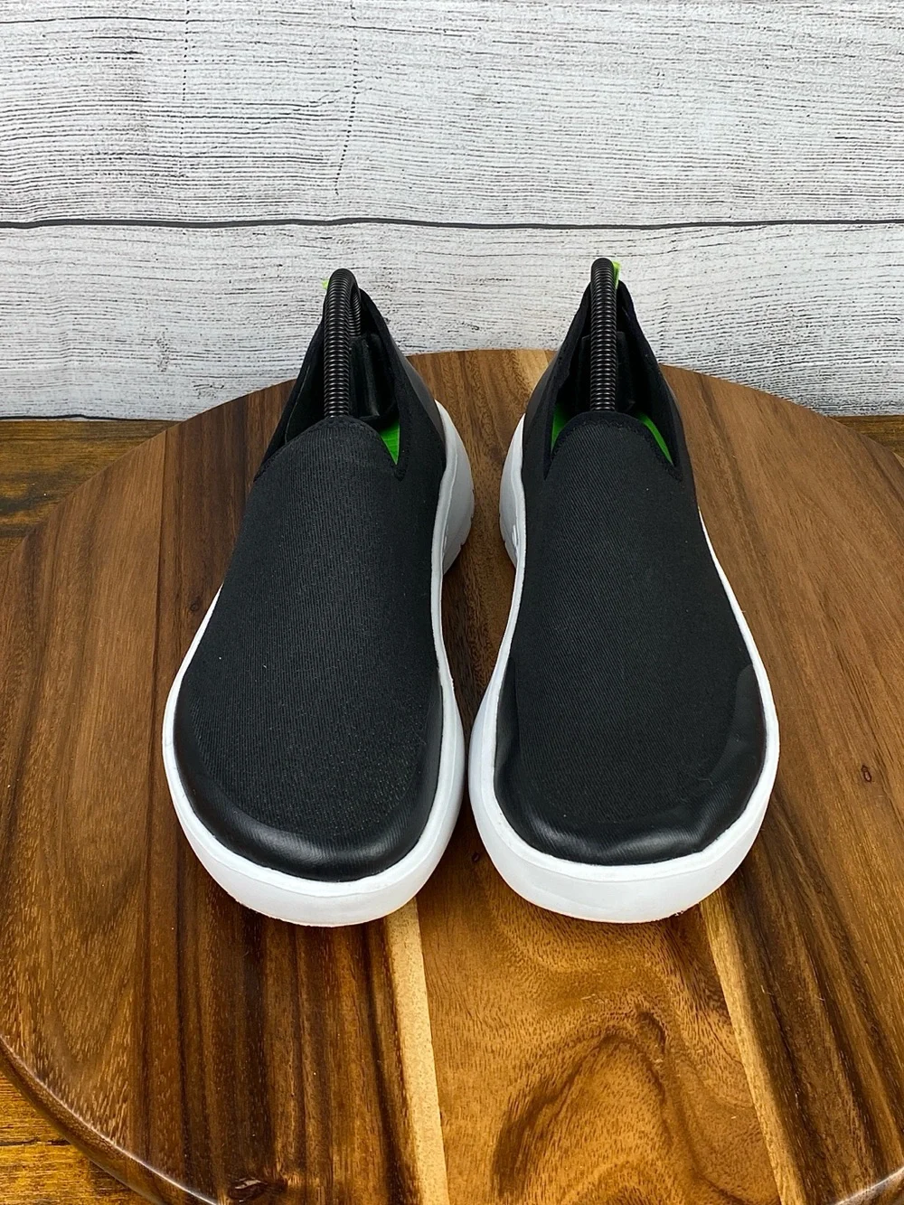 OOFOS OOmg eeZee Low Slip On Black White Recovery Comfort Shoes Women’s Size 9